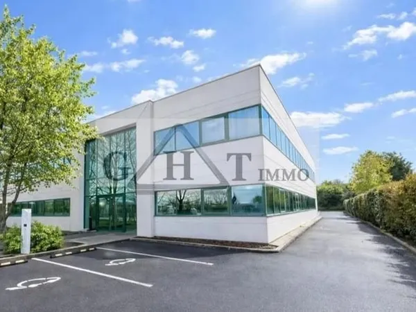 A LOUER Immeuble indépendant de bureaux - Morangis (Zone industrielle)