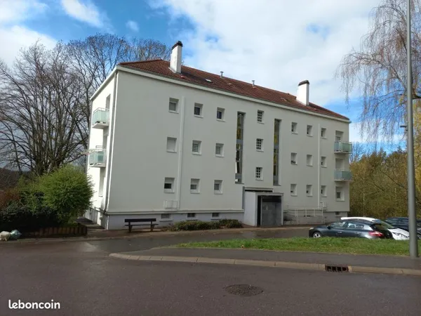 Location au 1er étage d'un grand F4 de 83 m² situé dans une impasse au 8 rue Maurice Barrès St Avold