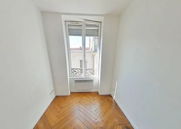STUDIO RUE DE L'ARBRE SEC LYON 1E