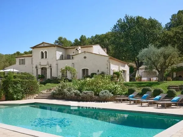 Propriété de charme avec 5 chambres - Valbonne