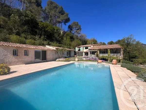 Maison 8 pièces 307 m²