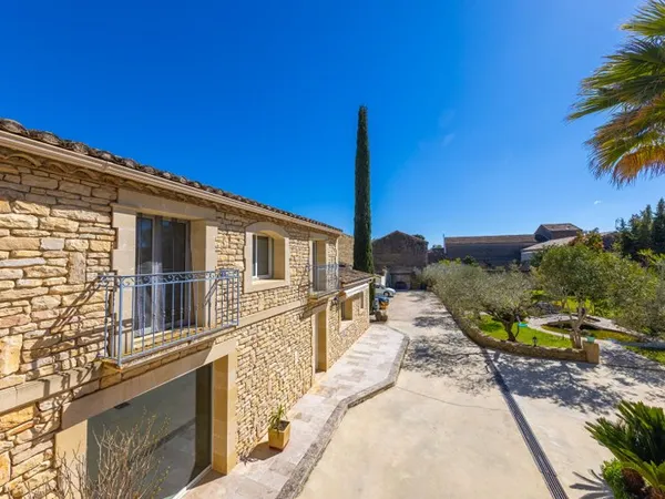 Charmant duplex avec jardin dans copropriété de caractère