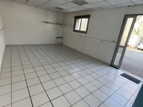 Local 26 m² - 1 pièce