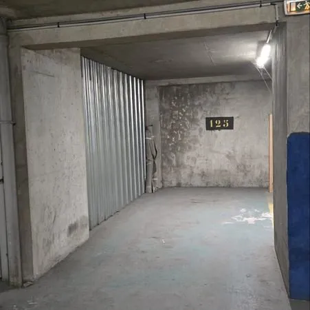 Parking rue Saussure