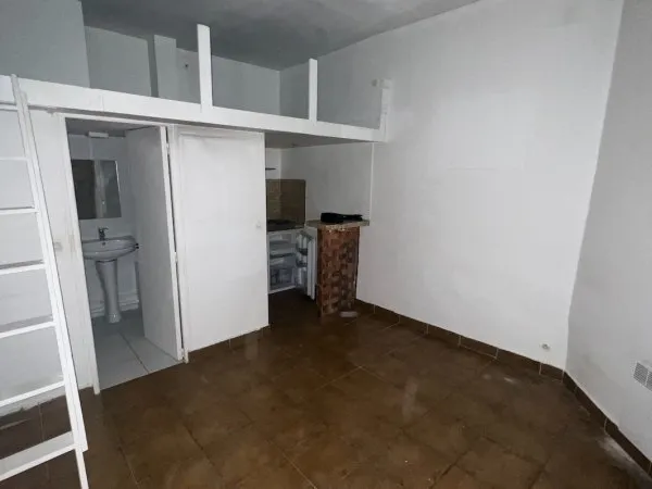 75015 PARIS, Rue du Commerce - Local 20 m² sur cour
