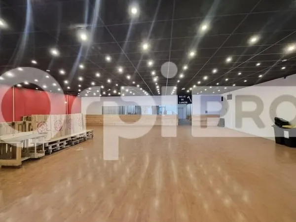Local commercial 535 m²