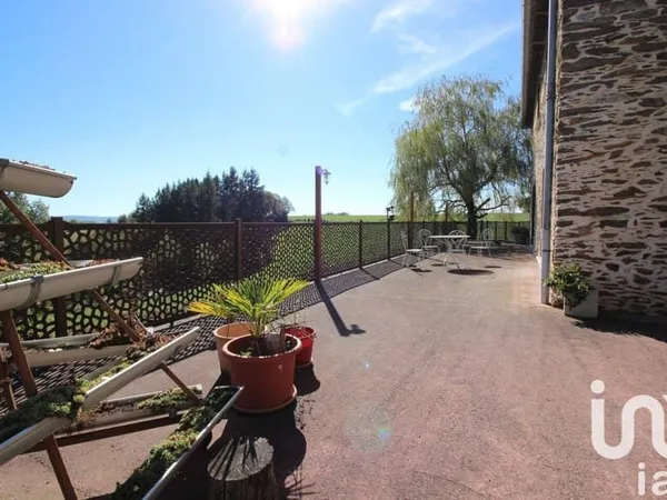 Maison 9 pièces 372 m²