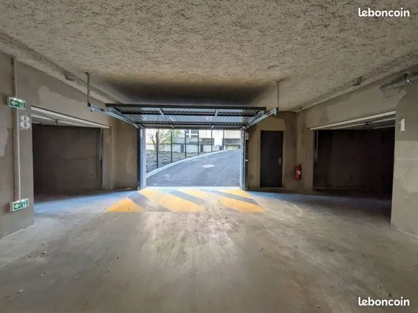 Garage 16m2 fermé sécurisé à louer