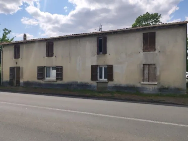 Grand terrain de 2hectares avec maison charentaise