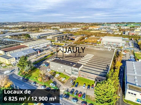 Commerce 6825 m²