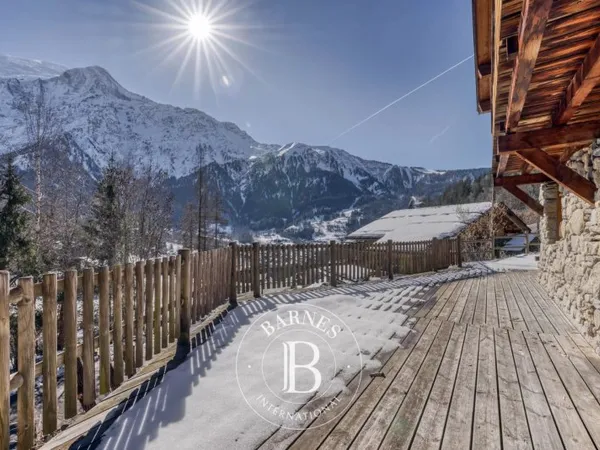 BARNES CHAMONIX - LES HOUCHES - COUPEAU - CHALET 3 CHAMBRES - VUE MASSIF DU MONT-BLANC