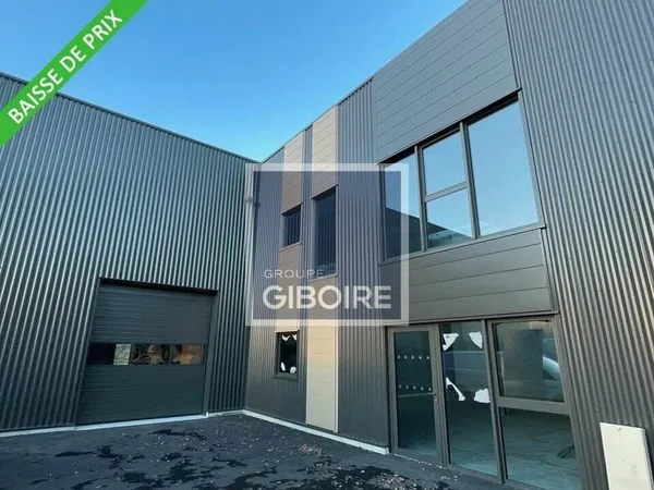 Entrepôt 387 m²