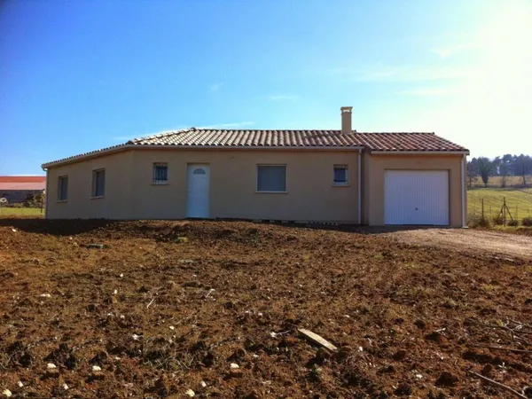 À LOUER - Maison Moderne 4 Chambres avec Suite Parentale sur Grand Terrain