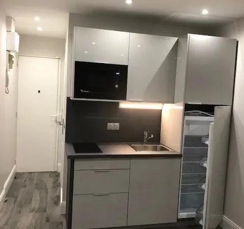 BOULOGNE NORD - STUDIO MEUBLE HAUT DE GAMME 15.37M² AVEC BALCON