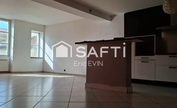 Bel appartement lumineux de 89 m², libre de suite, deuxième étage, centre ville, interphone, ascense