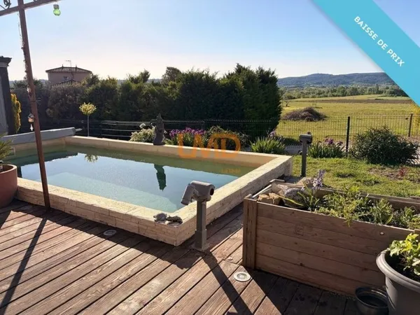 Villa plain pied jardin et piscine stationnement 3 voitures