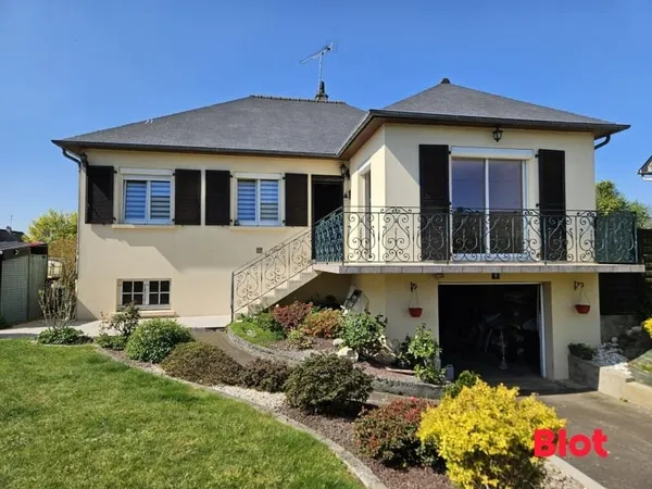EXCLUSIVITE A VENDRE SUR BEAUCE - Maison sur sous-sol de 85 m² avec 3 chambres proche de FOUGERES