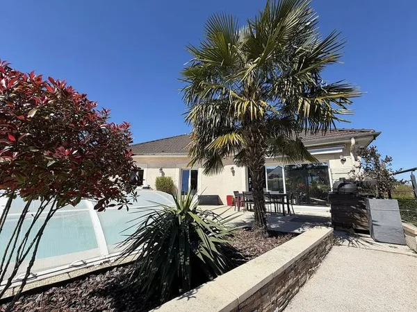 Une maison de plain-pied avec vue sur les vignes aux portes