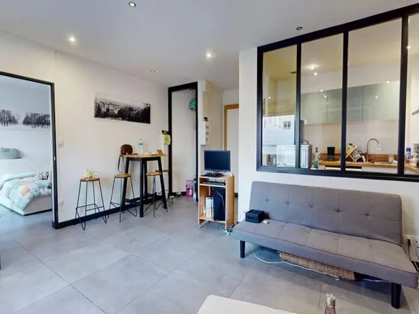 Bel appartement rénové avec parking privatif