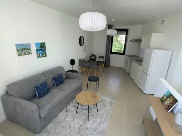MAGNIFIQUE T3 MEUBLE AVEC TERRASSE 13001 MARSEILLE
