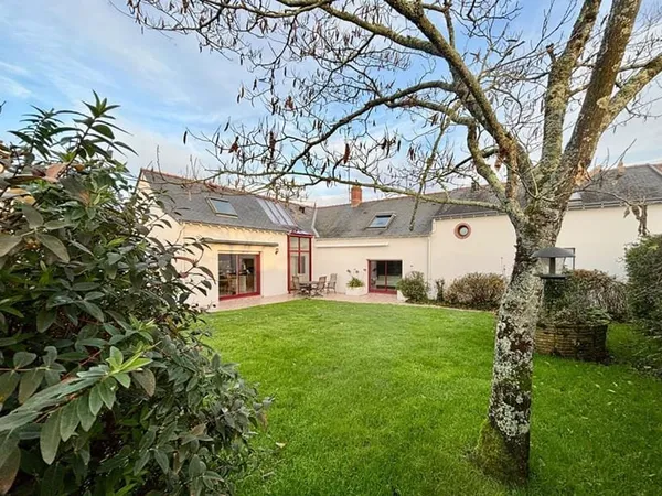 30 MN NANTES ,10 MN ANCENIS A COUFFE CHARME ET AUTHENTICITE POUR CETTE BELLE LONGERE