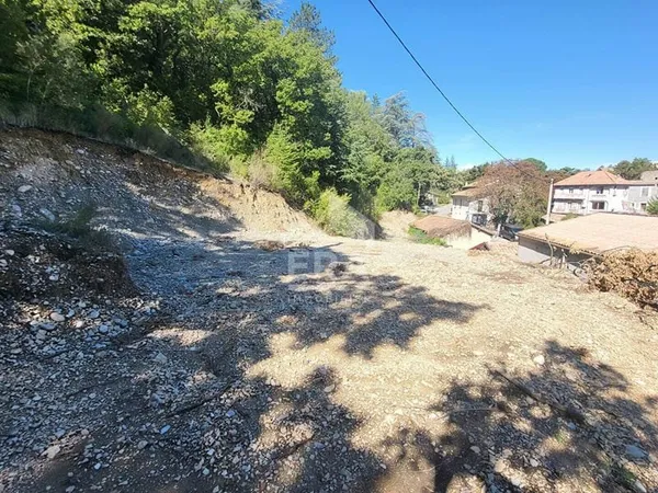 Terrain constructible 3325 m²