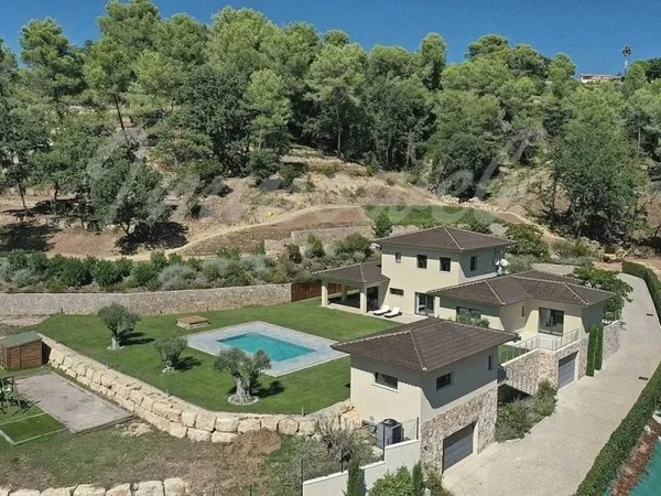 Villa 5 pièces 270 m²