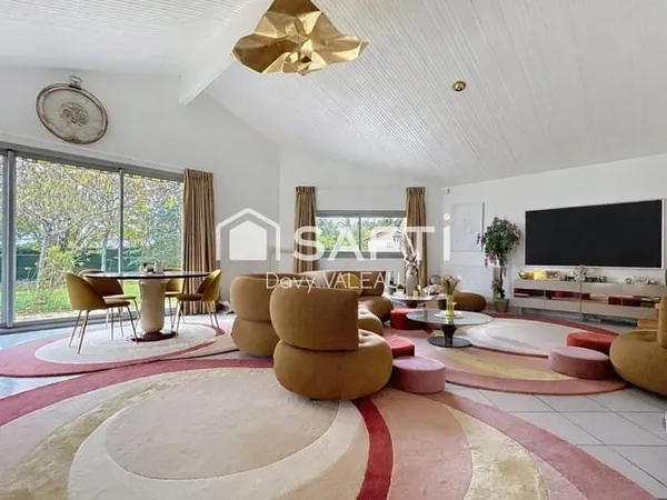 Villa d'architecte de 176m² sur 6000m² de terrain