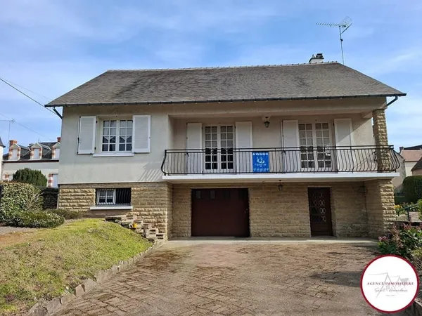 Maison Le Chatelet , rue tres calme a 2 pas des commerces.