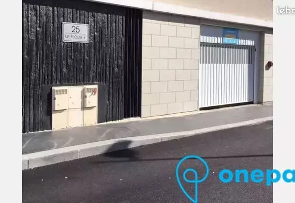 Parking/box 12 m² LYON 07