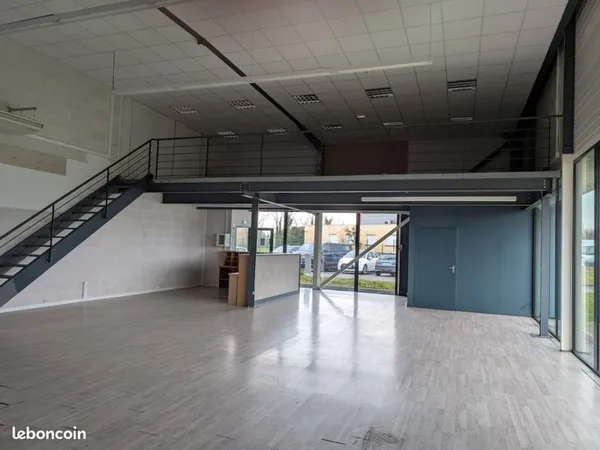 LOCAL COMMERCIAL 150 m² La Landette VENANSAULT