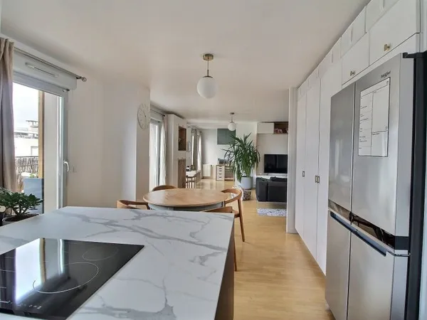 Très bel appartement de type F 5 revisité en double séjour 3 chambres au dernier étage avec Terrasse
