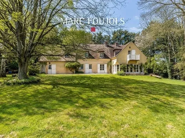 Maison 8 pièces 252 m²