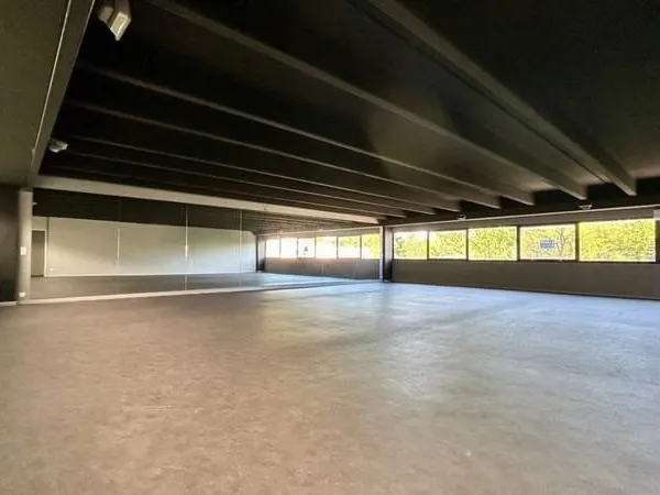 Commerce Vente La Gaude  145m² 1850€
