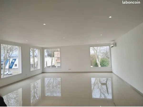 Local professionnel 106 m² moderne et modulable - Quetigny