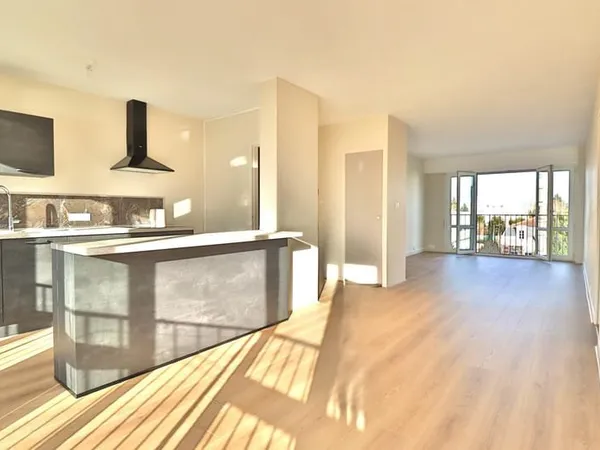 TROYES - BEL APPARTEMENT T4 RENOVE
