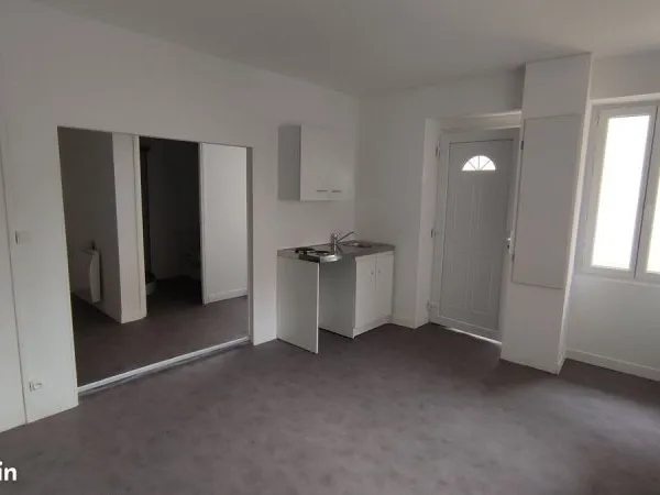 Grand studio 35m2 avec place privative hypercentre
