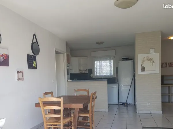 Loue T2 meublé, 50 m2, balcon