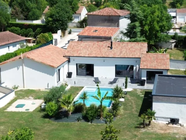 MAISON CONTEMPORAINE AUX PORTES DE LA VILLE