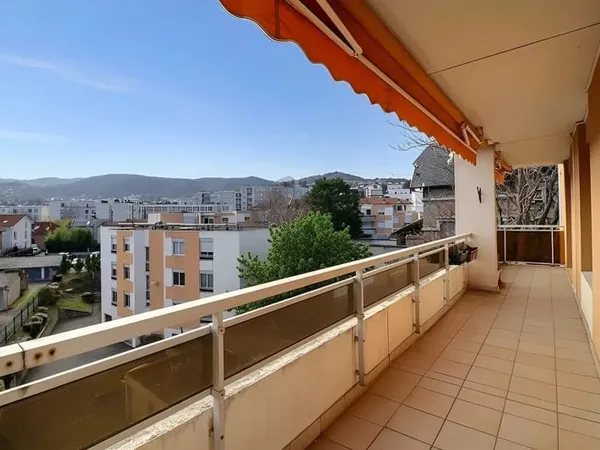 APPARTEMENT FAMILLIAL AVEC TERRASSE ET VUE
