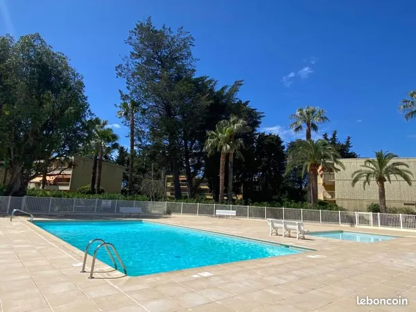 Antibes-Les-Pins superbe 3 pièces avec grande terrasse - résidence avec piscine à 8 minutes des plag