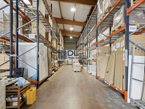 Entrepôt 1100 m²