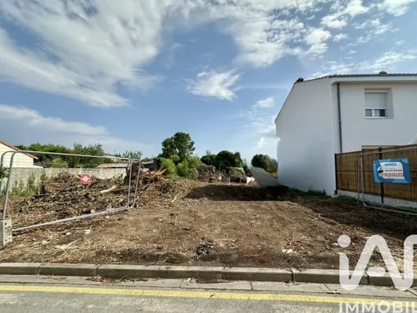 Terrain 780 m²
