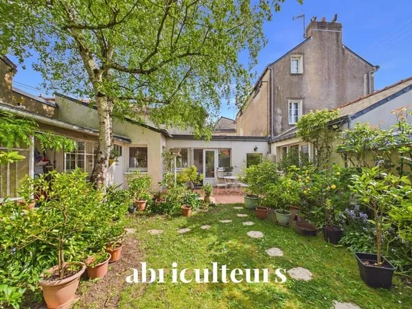 Charmante maison familiale - 178m2 - 6 chambres - Vaste séjour - Jardin et terrasse - Garage - Au co