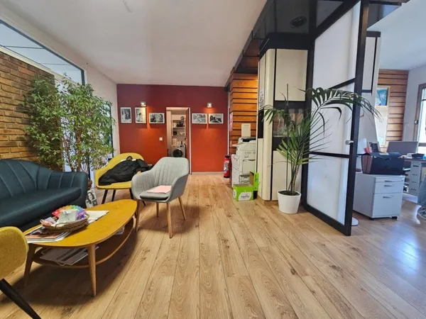 Bureau 96 m²