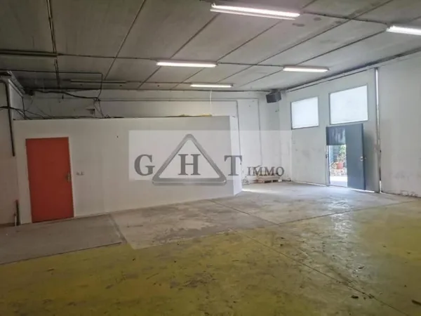 A LOUER UN ENTREPOT A MARCOUSSIS DE 145 M²