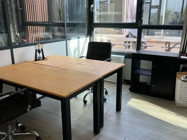 06 Bureau à louer avec parking devant accès A8