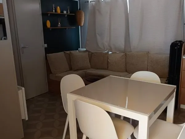 Mobil-home dans camping 4