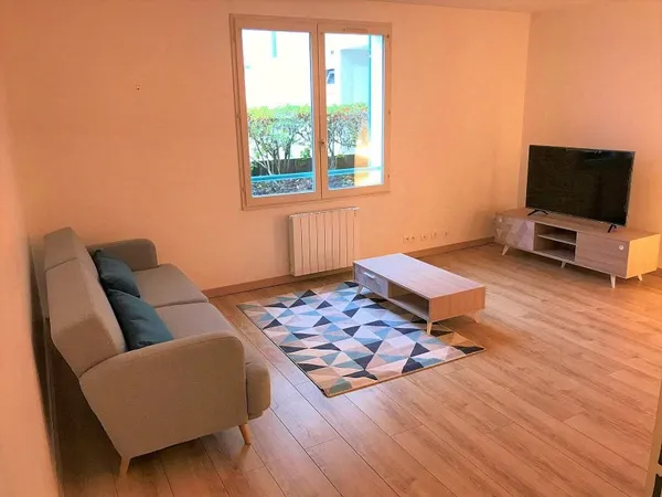 Propose une chambre en colocation avec jeune actif dans appartement de 66m², Guyancourt (78)