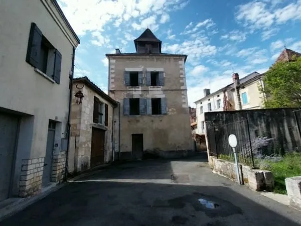 Maison à rénover dans un quartier historique de Brantôme